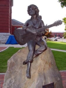 Dolly Parton estate obtains temporary restraining order against former security chief Bryan Seaver 3 Dolly Parton Statue, Seveir County TN courthouse
